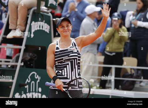 French Open 2019: Ashleigh Barty beats Marketa Vondrousova .